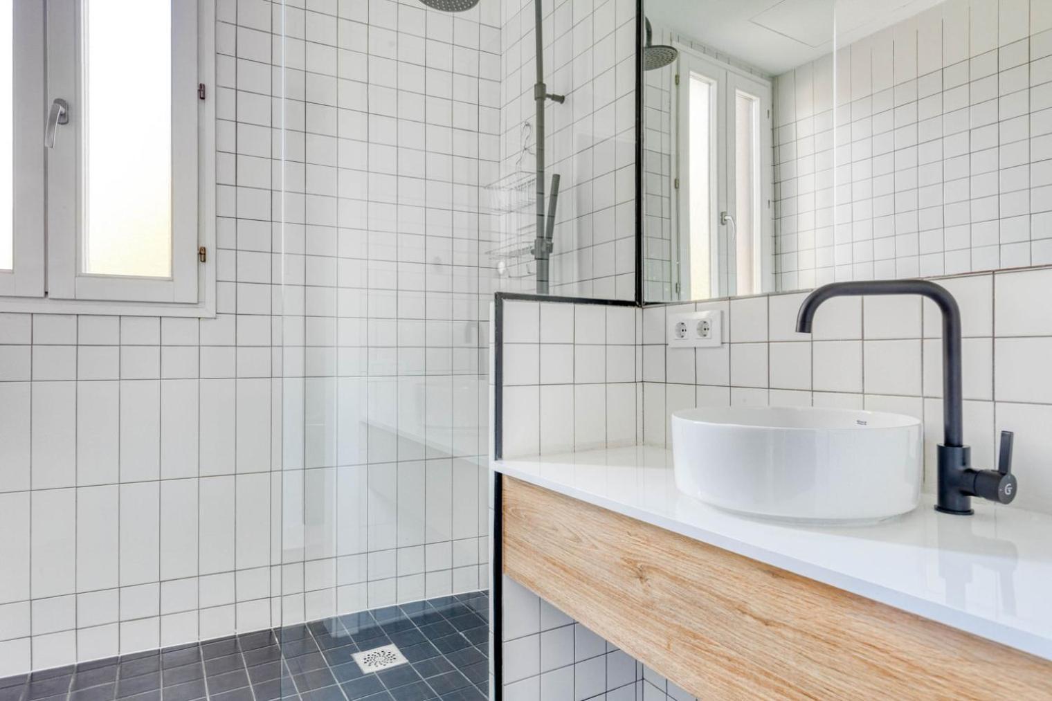Renovated El Born 2br Wbalcony Nr Arc De Triomf Bcn-38 Appartement